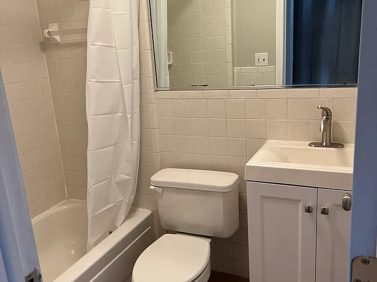 508 N Troy St — Photo 10