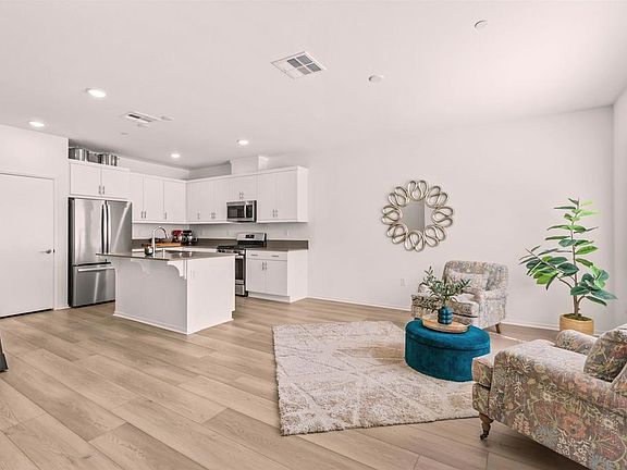 3rd image of 355 Citrine Trl