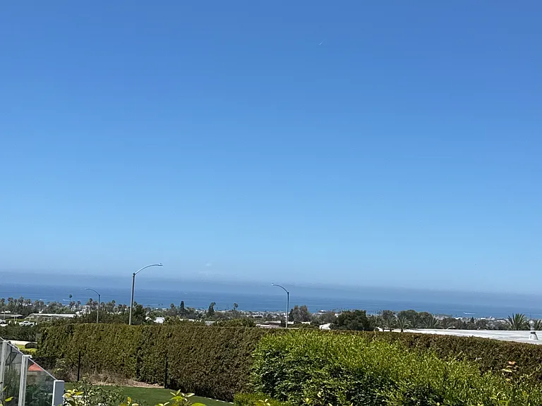 1251 Surfline Way — Photo 17