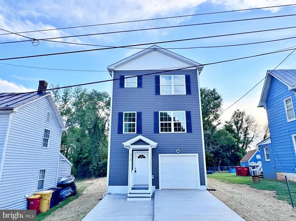 412 S Lawrence St, Charles Town, WV 25414