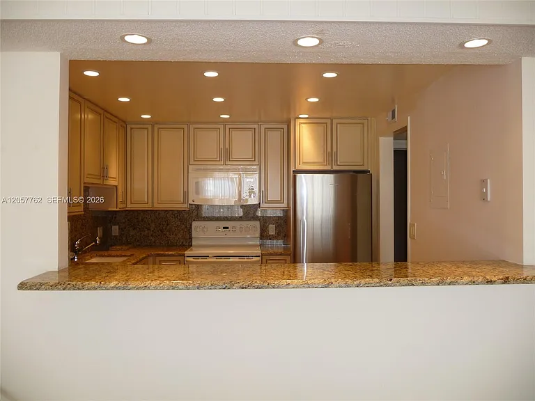 18071 Biscayne Blvd #603 — Photo 6