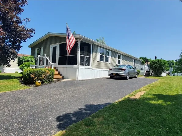 6336 Whispering Woods Dr, Williamson, NY 14589