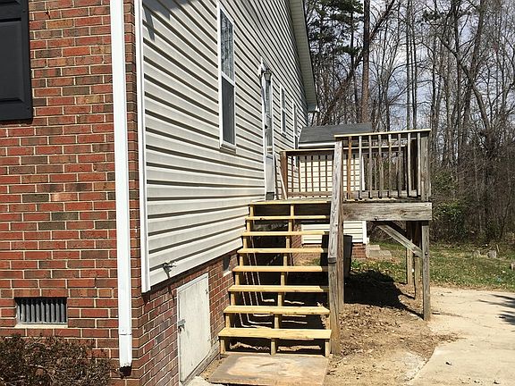 2nd image of 2137 Fairbrother St