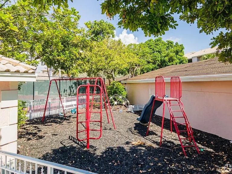 Ocean Reef at Seawalk Pointe Apartments — Photo 26