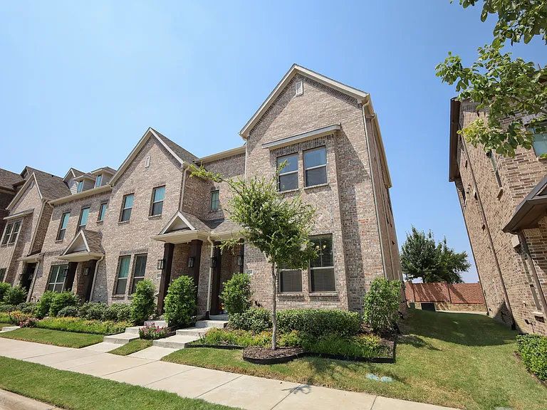 4261 Shavano Dr — Photo 1