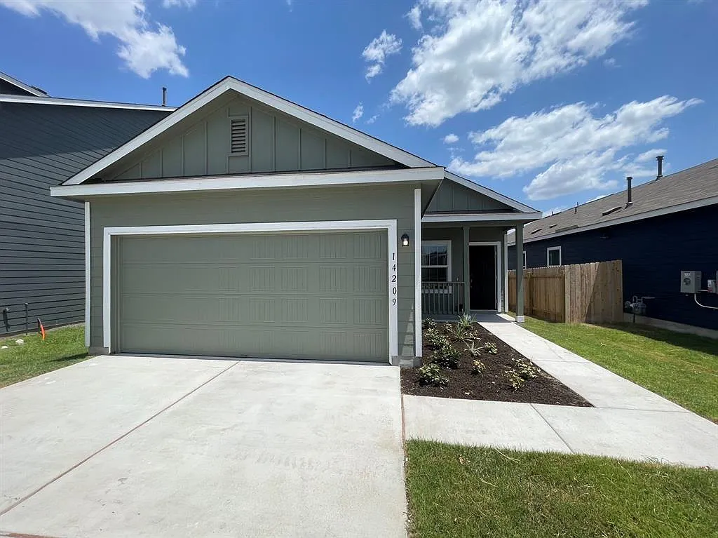4 bed, 2.0 bath, 1627 sqft, $2,075 — Photo 1