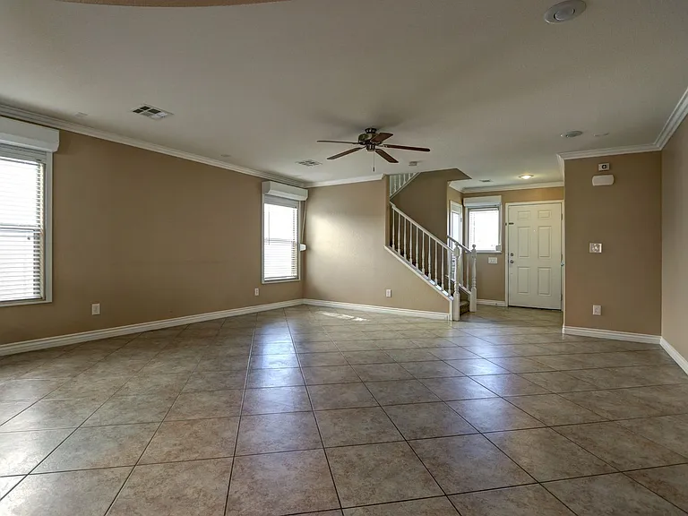 715 Shadwell St — Photo 9