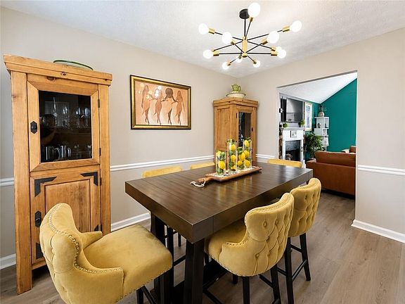 3rd image of 11072 Pebble Ridge Dr