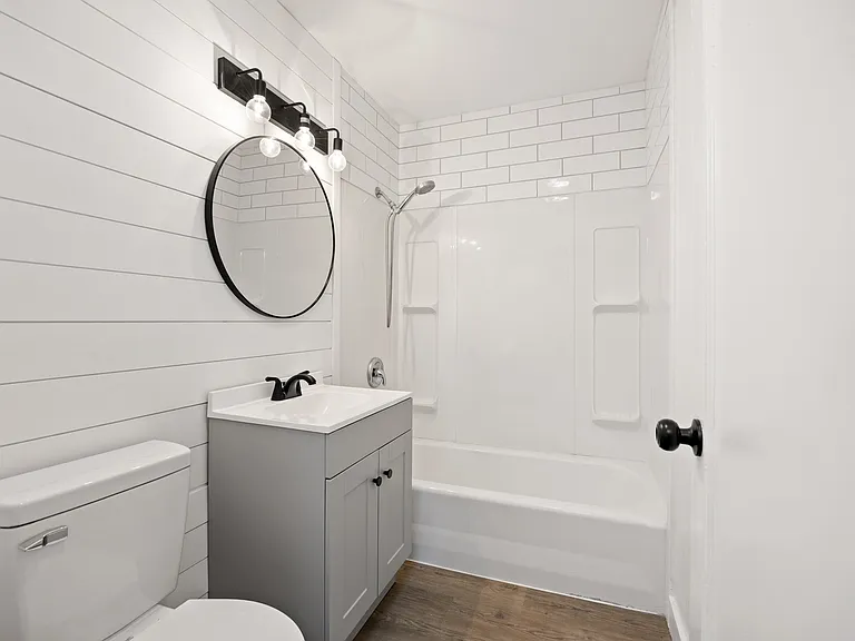 1314 Pershing Rd — Photo 5