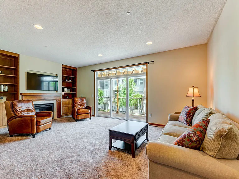11939 Emery Village Dr N — Photo 11