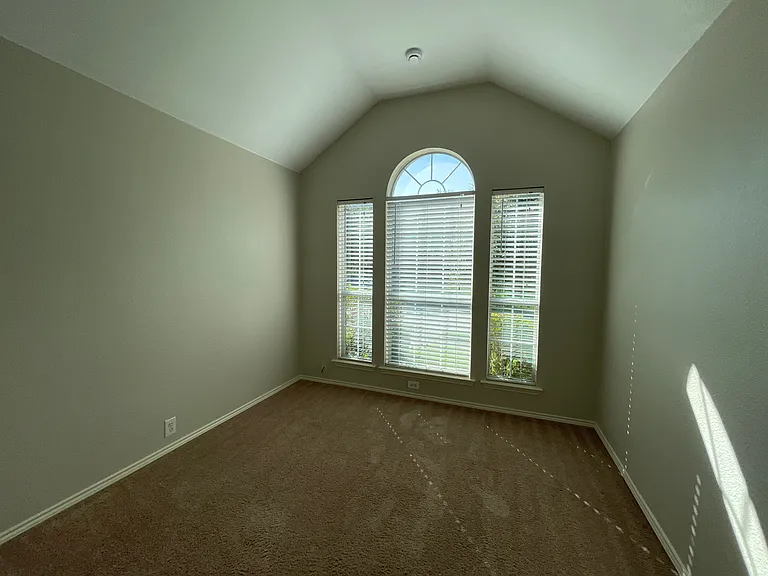 553 Presidio Dr — Photo 17