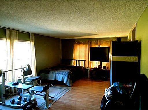 5th image of 10901 Crestwood Way