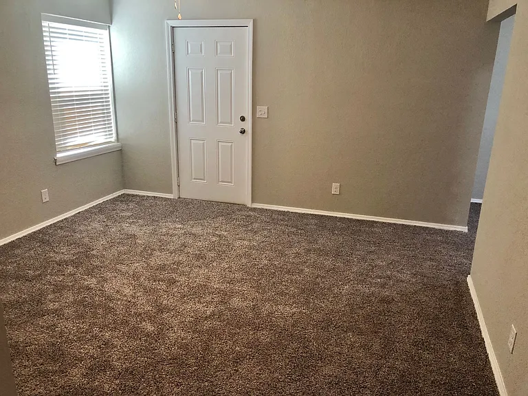 Yukon Heights Apartments — Photo 25
