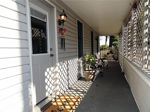2nd image of 210 Apple St