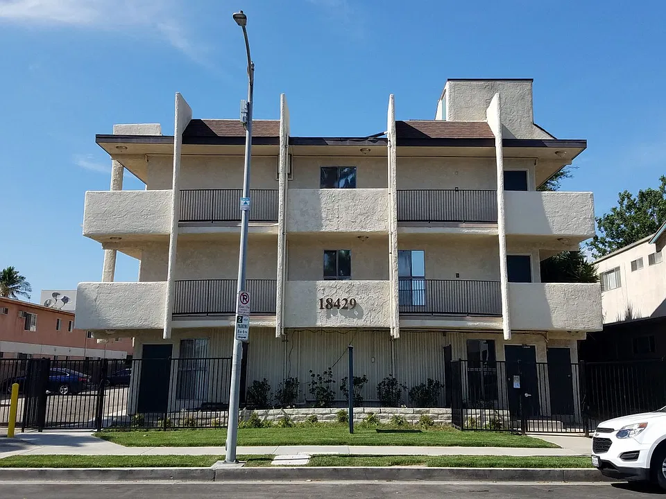 37 unit building close to CSUN!