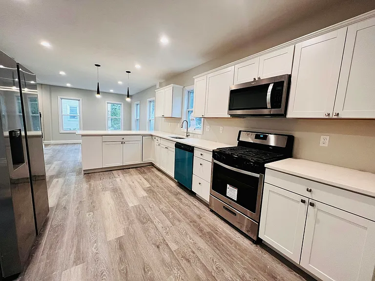 26 Crescent St #26 — Photo 1