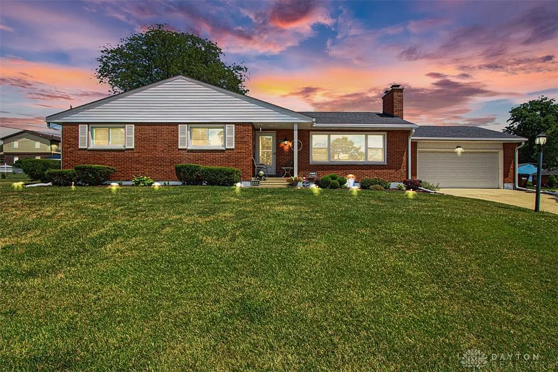 1600 Berwick Ln photo 1