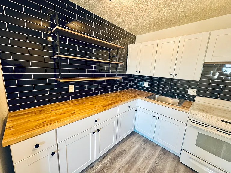 1650 Boston St #304 — Photo 3