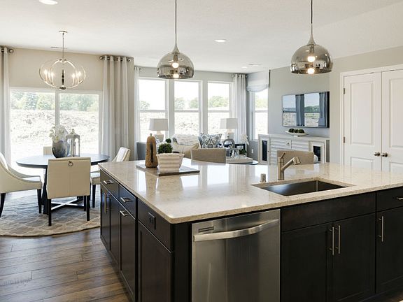 4th image of 720 Wildflower Ln