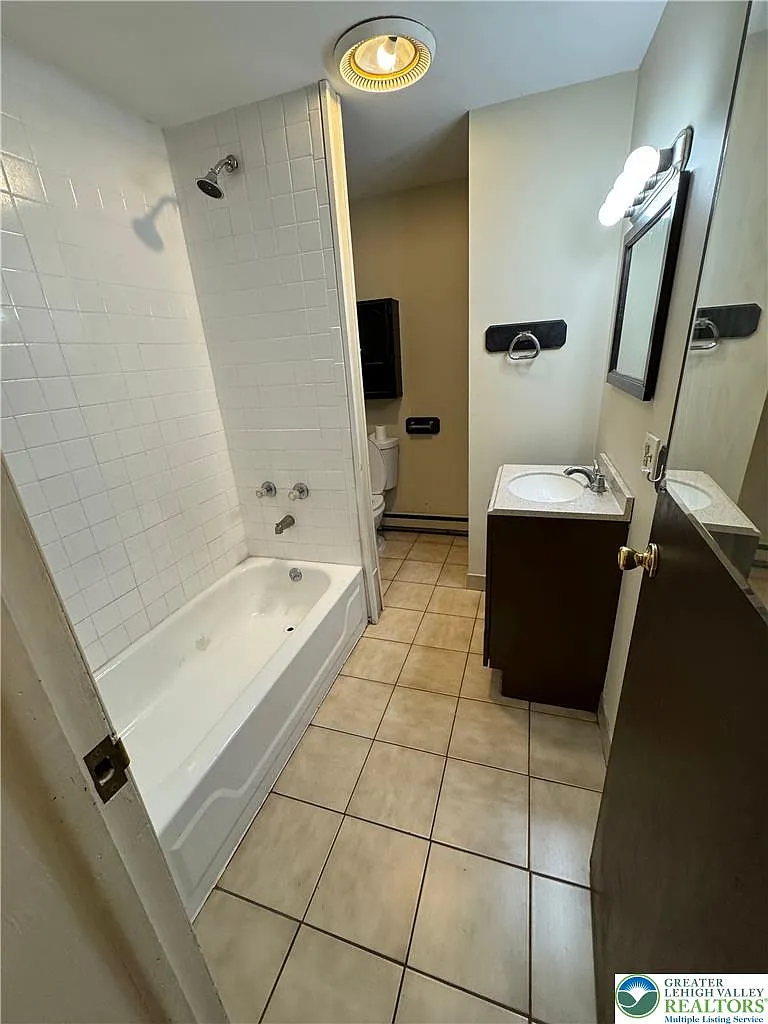 1 bed, 1.0 bath, 650 sqft, $1,295 — Photo 4