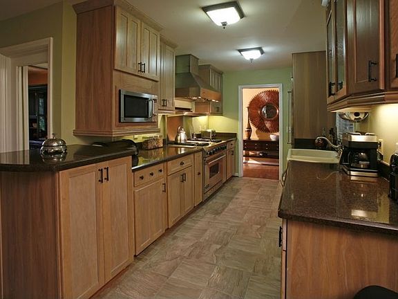 3rd image of 3508 Bowling Green Way