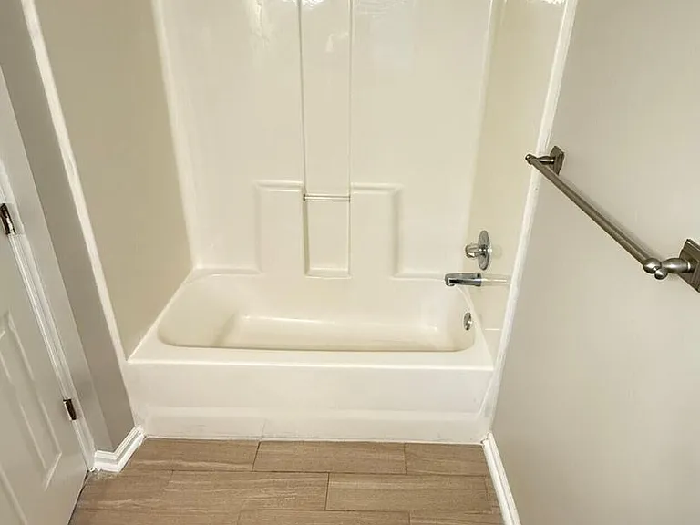 610 E Jones Ave — Photo 13