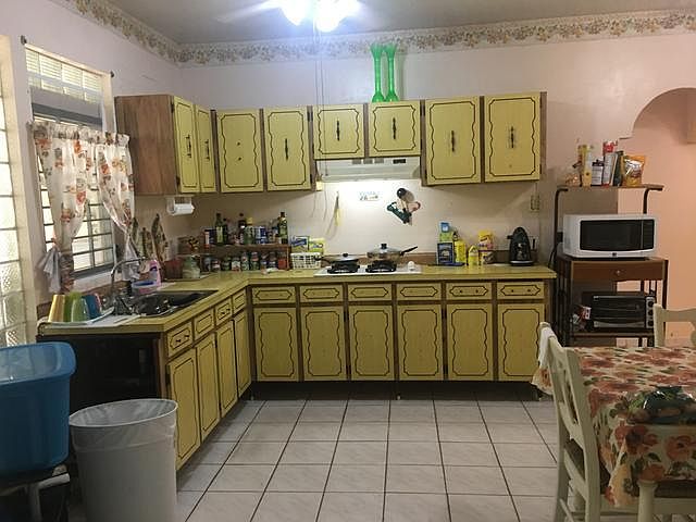 2nd image of 1592 Calle 36 SW