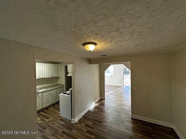 7527 Tampa Ave — Photo 4