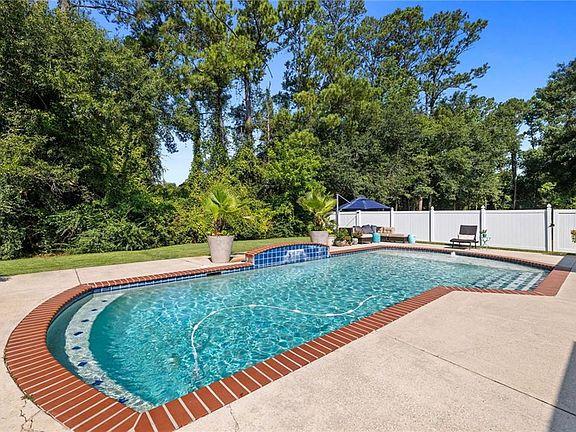 5th image of 237 Wildwood Dr