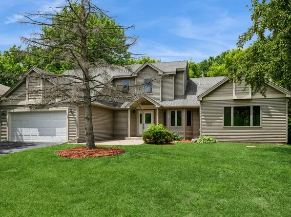 1445 Eastlake Dr, Chaska, MN 55318