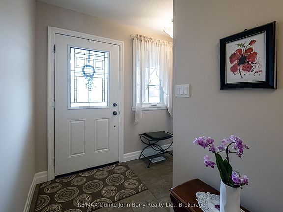 3rd image of 47 McIntosh Cres