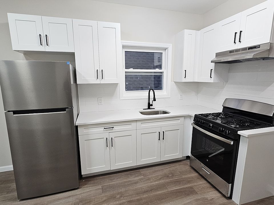 1st image of 30 Oak St Floor 3