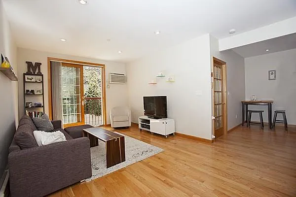 Rented by DYNY Inc | media 9