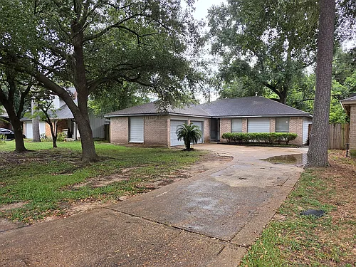10003 Leamington Dr Photo 1