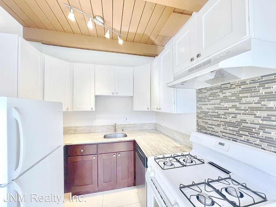 1st image of 1022 N Wilcox Ave #12