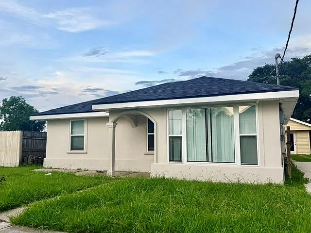 2301 Esteban St — Photo 1
