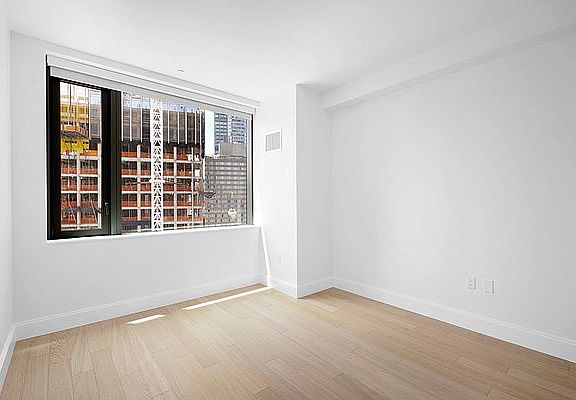 5th image of 10 City Pt APT 32R