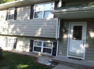 310 N 8th St APT B, Leavenworth, KS 66048