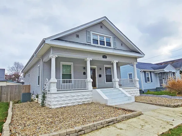 1227 N Market St, Mount Carmel, IL 62863
