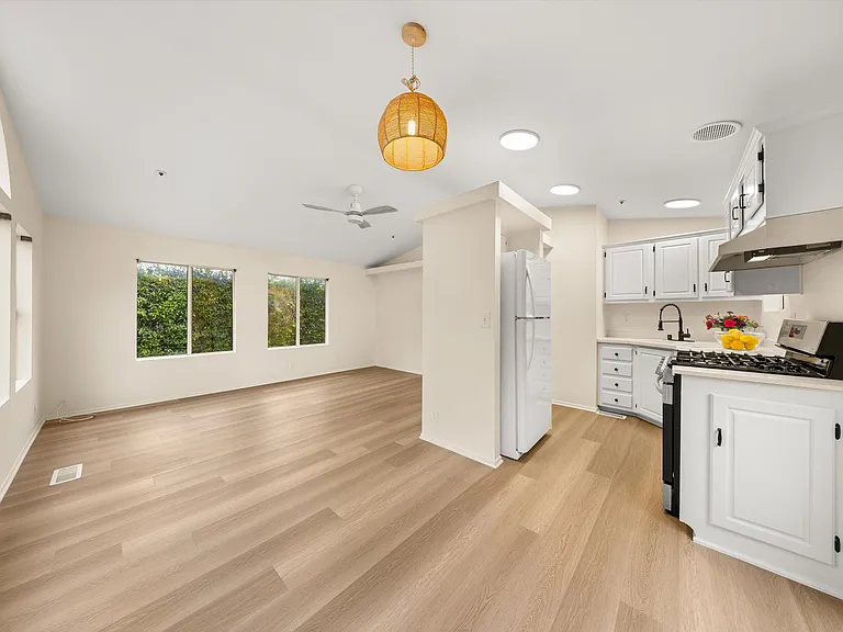 3184 Serena Ave — Photo 6