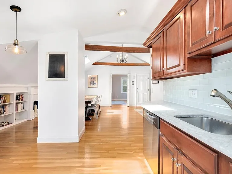 30 Adelaide St #4 — Photo 6