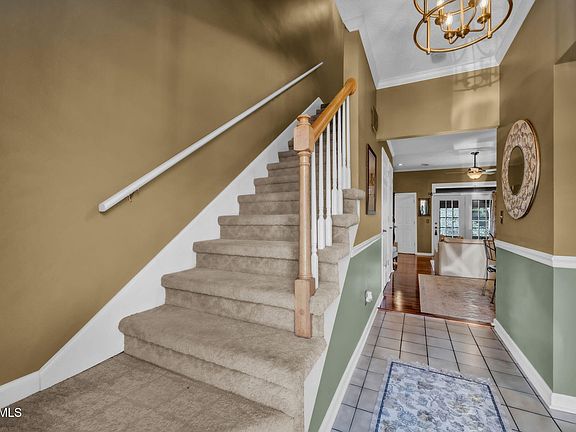 3rd image of 31 Oak Leaf Cir