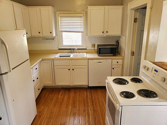 2nd image of 3905 Holdrege St
