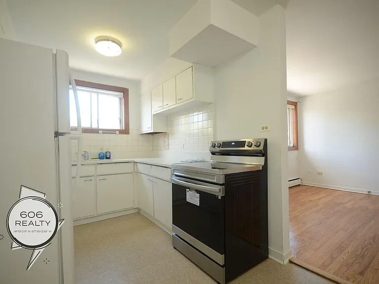 East Rogers Park Units on Juneway! — Photo 3