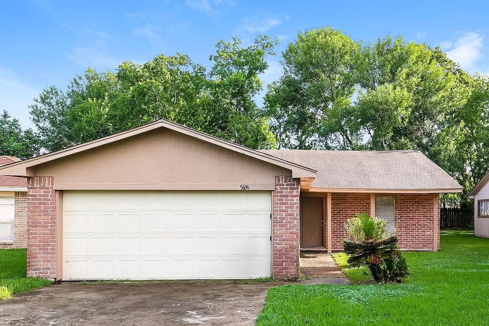 3 bed, 2.0 bath, 1168 sqft, $1,715 — Photo 1
