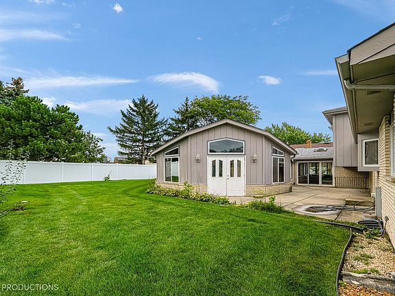3rd image of 18609 Neal Cir