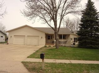 4901 E Cynthia Dr, Sioux Falls, SD 57110