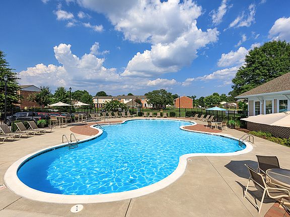 Resort-style Pool and Sundeck