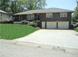 16101 E 30th St S, Independence, MO 64055