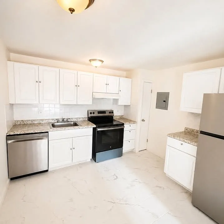 101 Hart St #2